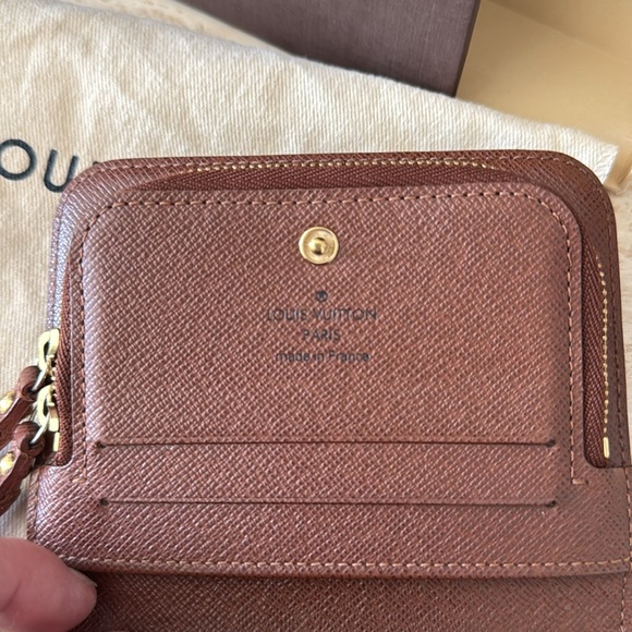 Like New Louis Vuitton Monogram Vintage 2011 Small Wallet with Brass Hardware - Picture 7 of 11
